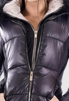 Piumino corto lucido con imbottitura trapuntata