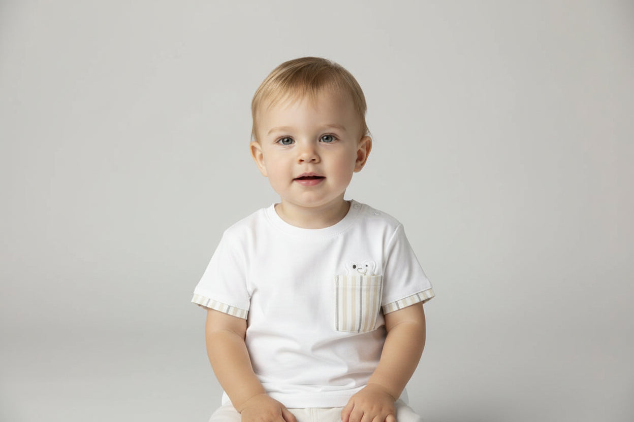 T-SHIRT CON TASCHINO