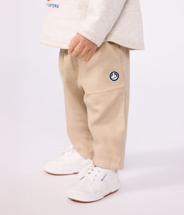 Pantaloni stile cargo in cotone tinta unita con stemma Petit Bateau