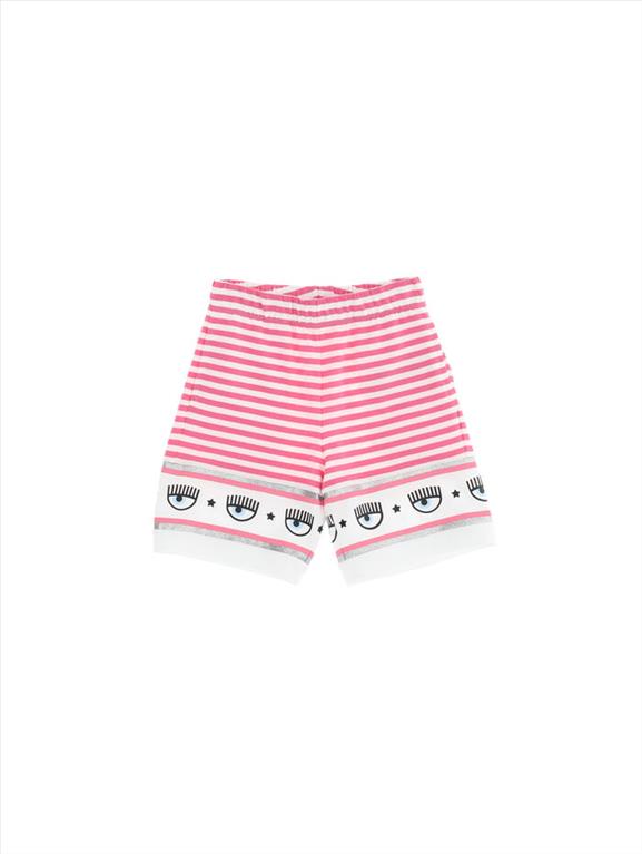 Short a righe Chiara Ferragni con dettagli iconici.