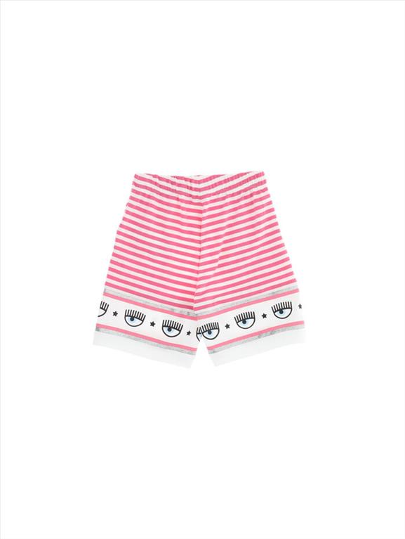 Short a righe Chiara Ferragni con dettagli iconici.