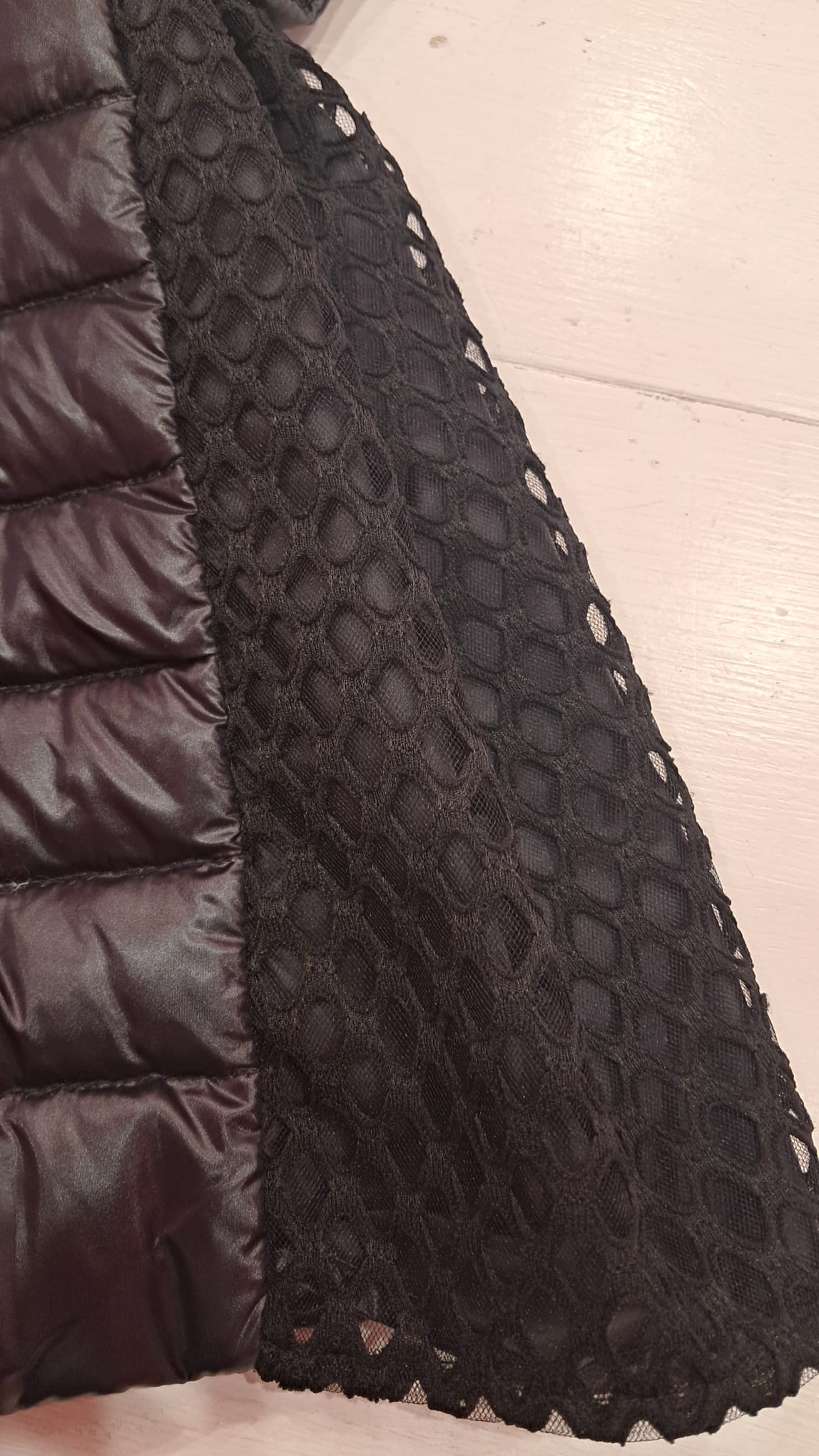 PIUMINO LEGGERO HERNO BAMBINA CON DETTAGLI TRAFORATI